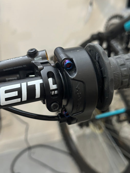 Throttle titanium bolts